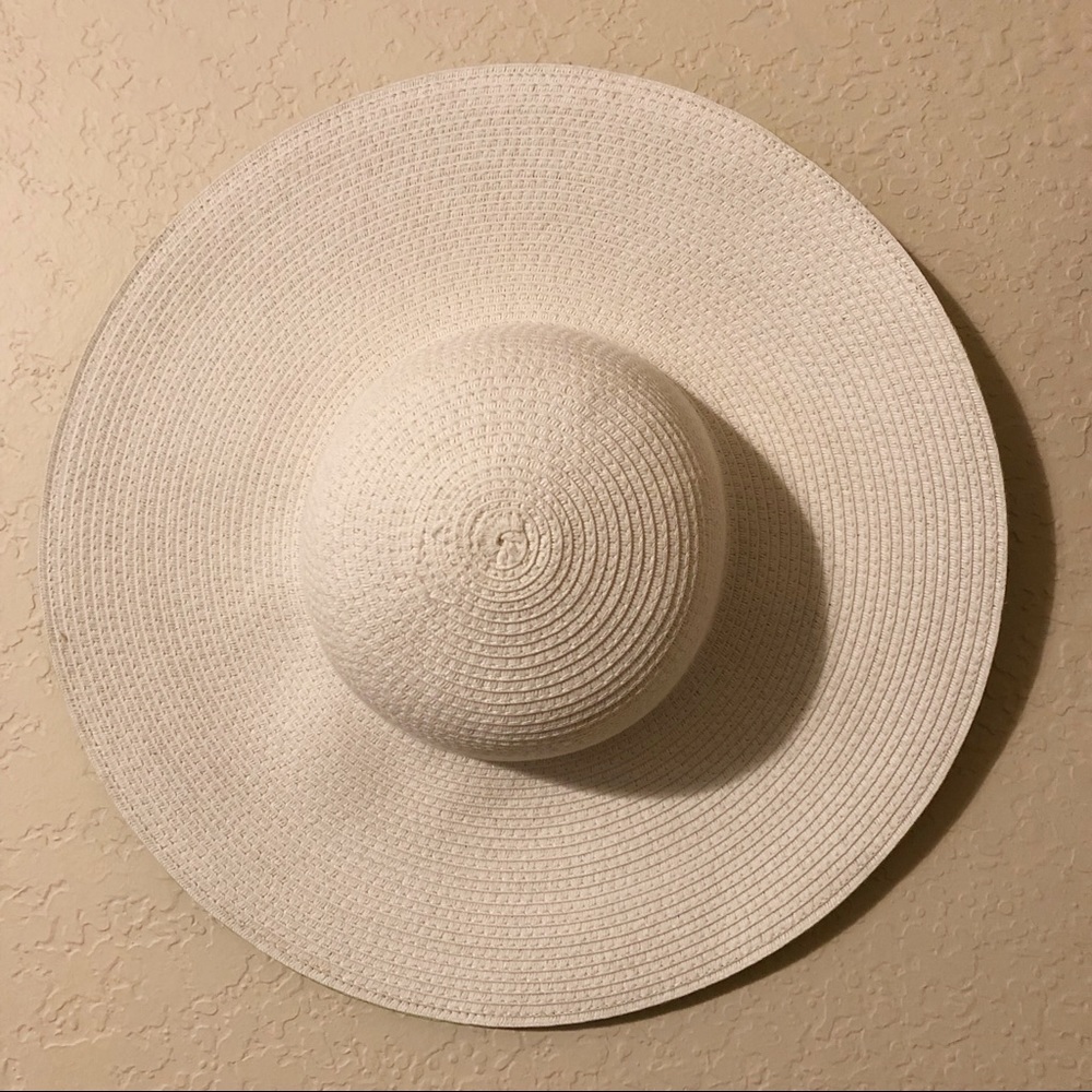 White spring/summer hat with underbrim colors